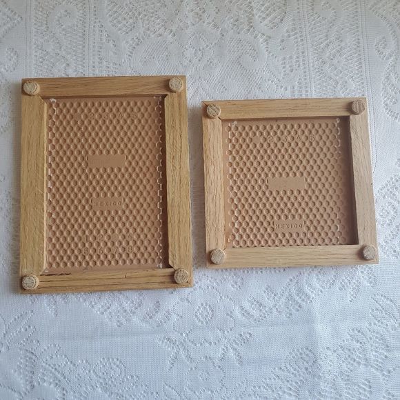 Mexican Vintage Hot Plate Trivet Set of 2 Pink Diamond Raised Feet - Picture 4 of 6